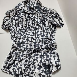 👸🧥 BCBGMAXAZRIA button down tie blouse